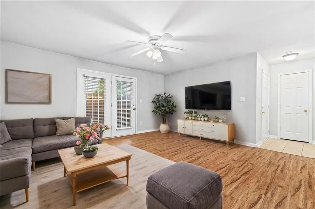 Sandy Springs, Georgia 30328, United States, 3 Bedrooms Bedrooms, ,2 BathroomsBathrooms,Residential,Active,154565