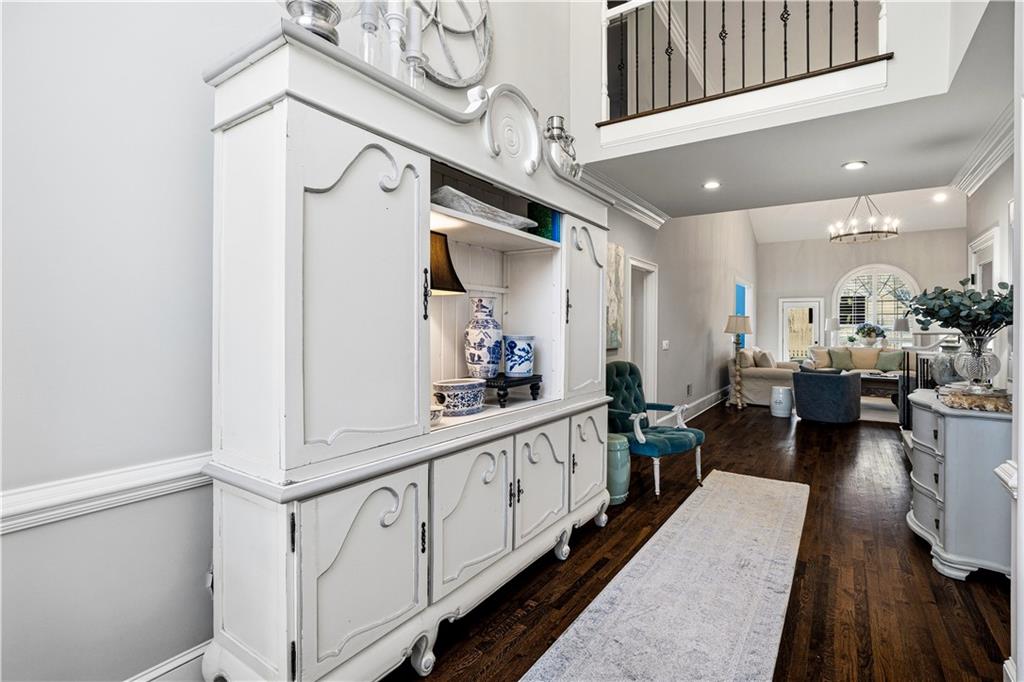 215 Woodchase Close NE