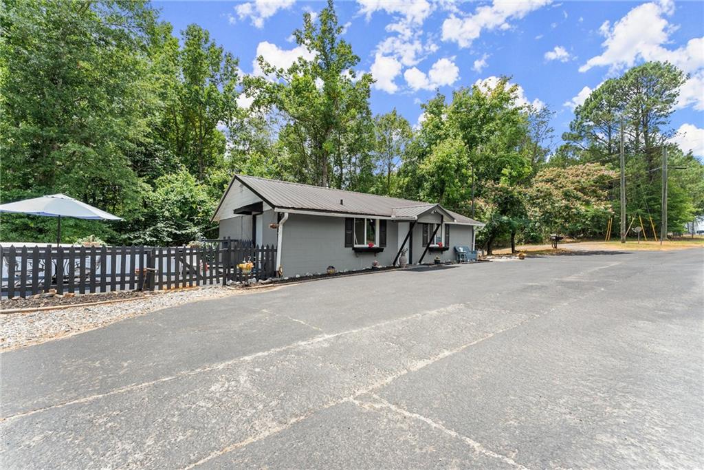 6195 Matt Highway