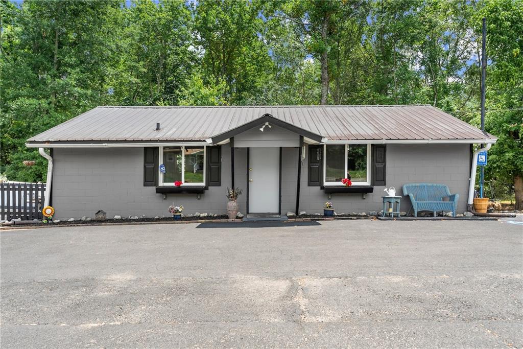 6195 Matt Highway