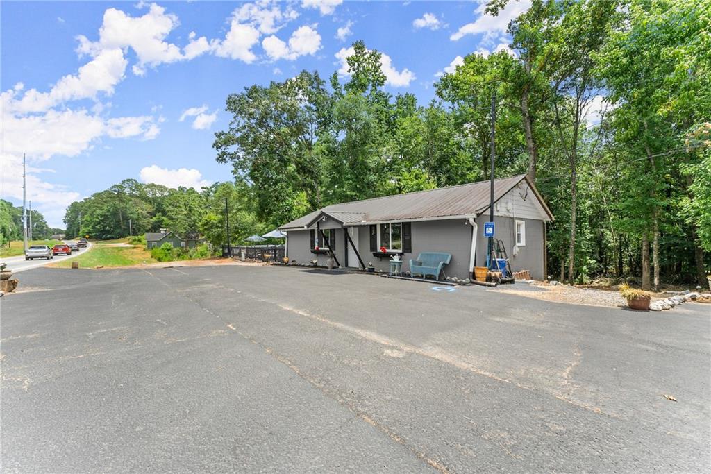 6195 Matt Highway