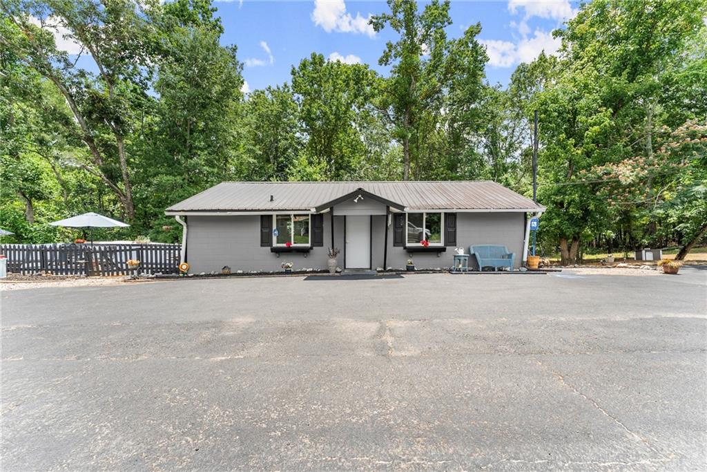 6195 Matt Highway