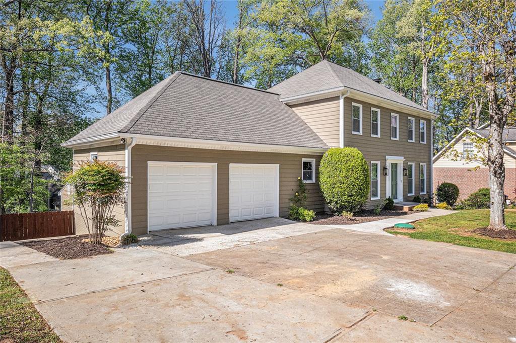 1627 Isham Drive, Lawrenceville, Georgia image 2
