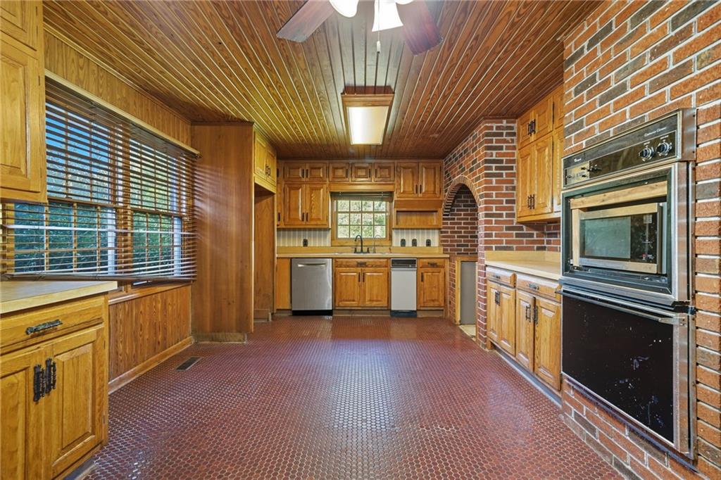 195 River St, Ellijay, GA, 30540, USA, 4 Bedrooms Bedrooms, ,4 BathroomsBathrooms,Residential,Active,195 River St,7723741