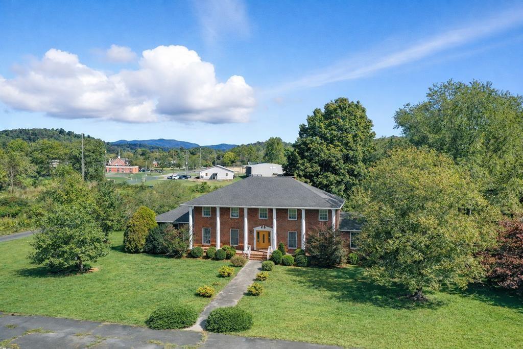195 River St, Ellijay, GA, 30540, USA, 4 Bedrooms Bedrooms, ,4 BathroomsBathrooms,Residential,Active,195 River St,7723741