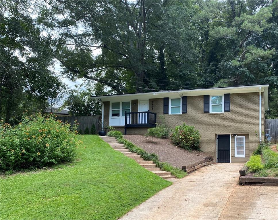 2466 Bouldercliff Way SE