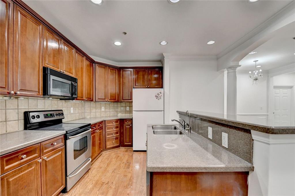 2202 Stratford Commons