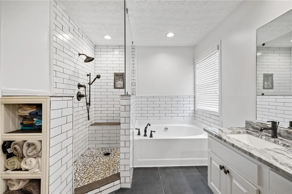 Gainesville, Georgia 30506, United States, 3 Bedrooms Bedrooms, ,2 BathroomsBathrooms,Residential,Coming Soon,175191