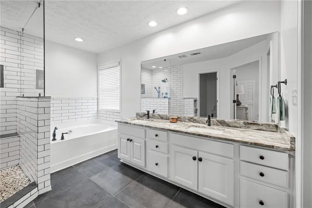 Gainesville, Georgia 30506, United States, 3 Bedrooms Bedrooms, ,2 BathroomsBathrooms,Residential,Coming Soon,175191