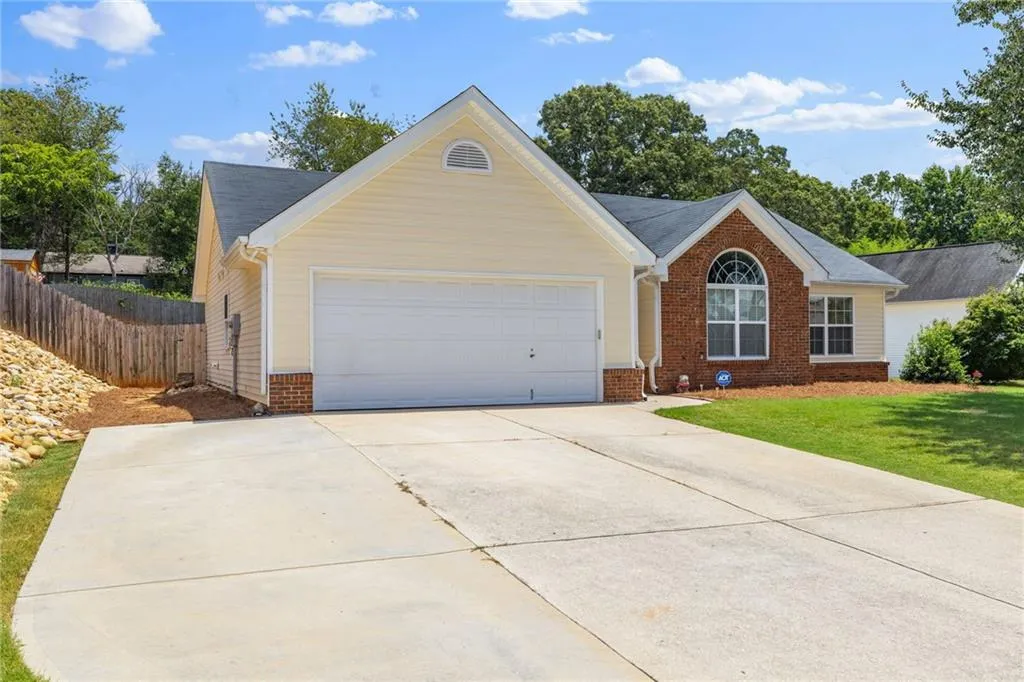 Gainesville, Georgia 30506, United States, 3 Bedrooms Bedrooms, ,2 BathroomsBathrooms,Residential,Coming Soon,175191