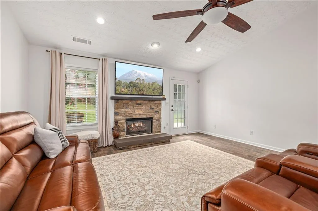 Gainesville, Georgia 30506, United States, 3 Bedrooms Bedrooms, ,2 BathroomsBathrooms,Residential,Coming Soon,175191