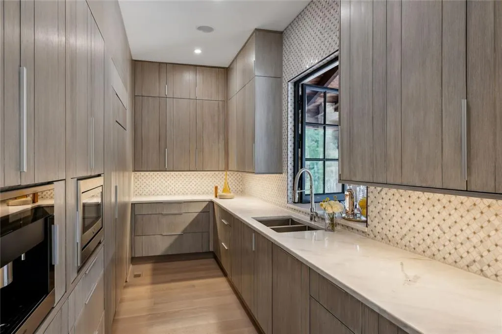 Sandy Springs, Georgia 30327, United States, 7 Bedrooms Bedrooms, ,10 BathroomsBathrooms,Residential,Coming Soon,163520