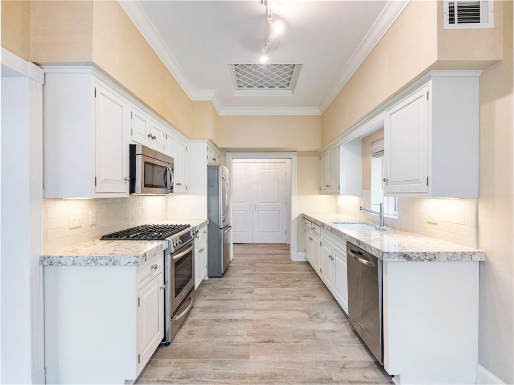 3636 Peachtree Road NE 405