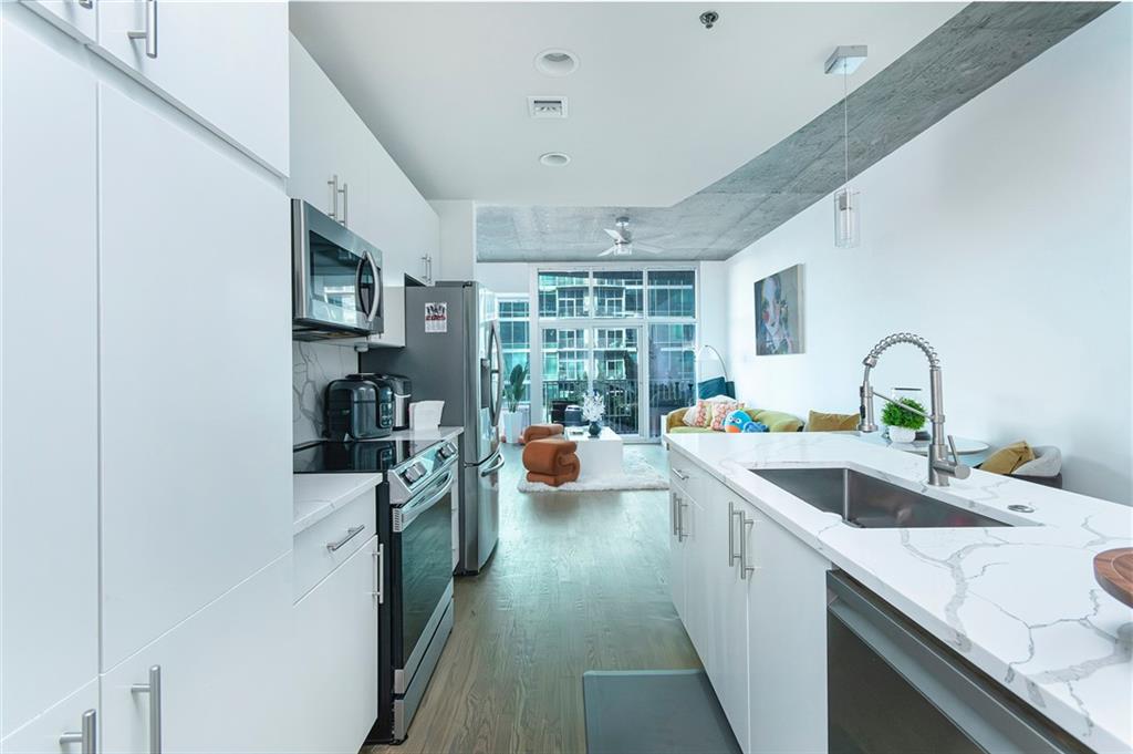 943 Peachtree Street NE 802