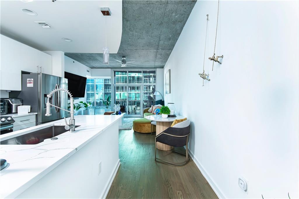 943 Peachtree Street NE 802