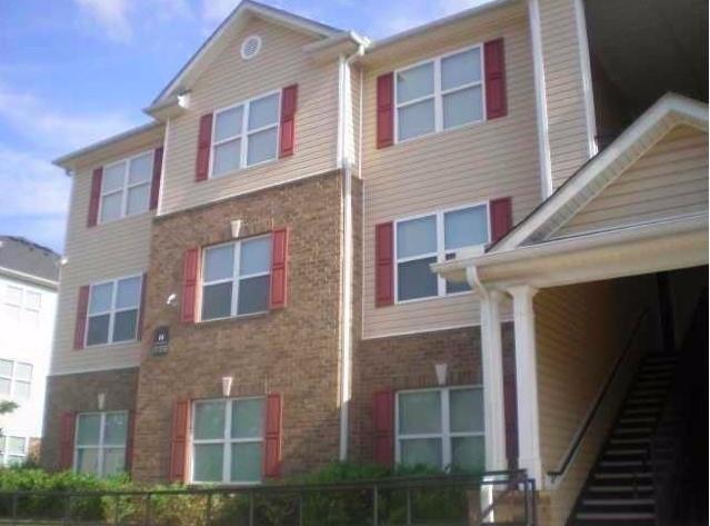 Welcome to Waldrop Park! This spacious 3-bedroom, 2-bath condo offers a smart split-bedroom floorplan for added privacy and comfort. The Owner’s Suite features an En Suite bath, while the open layout provides plenty of room for everyday living. Conveniently located near major Interstates and public transportation, this home is ideal for commuters and those on the go. Waldrop Park is investor-friendly, making this a great opportunity for buyers looking to build or expand their portfolio!!
This property is currently tenant-occupied. Showings during due diligence only. Ganek PC (Midtown) is Seller's preferred closing attorney.