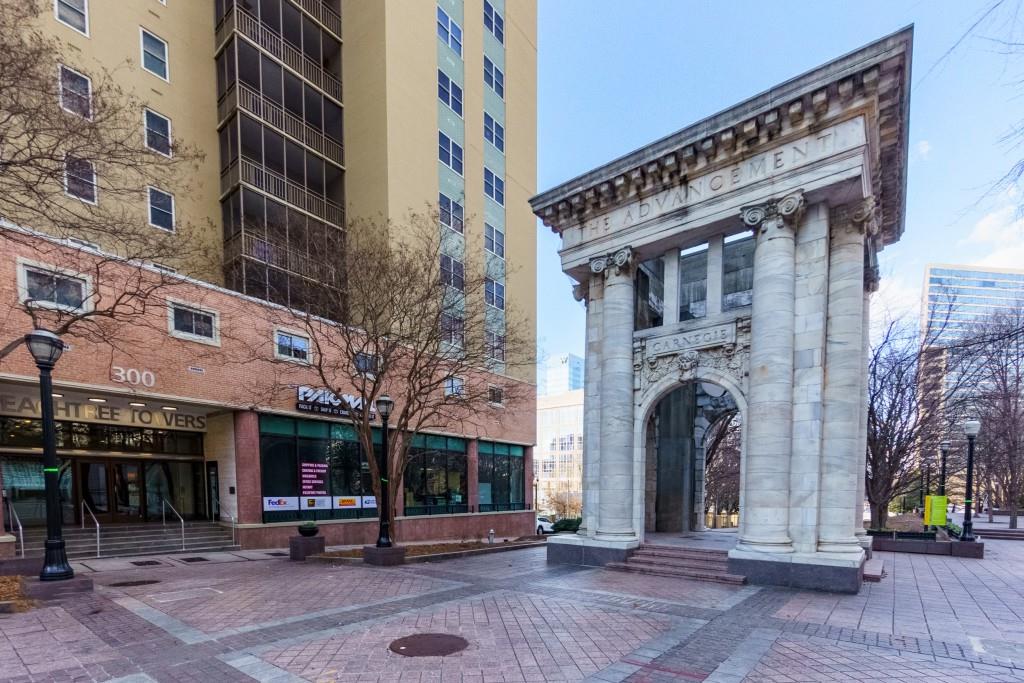 300 W Peachtree Street NE 8E