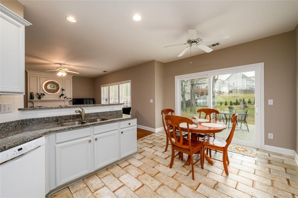 4015 Embassy Way, Lilburn, Georgia image 17