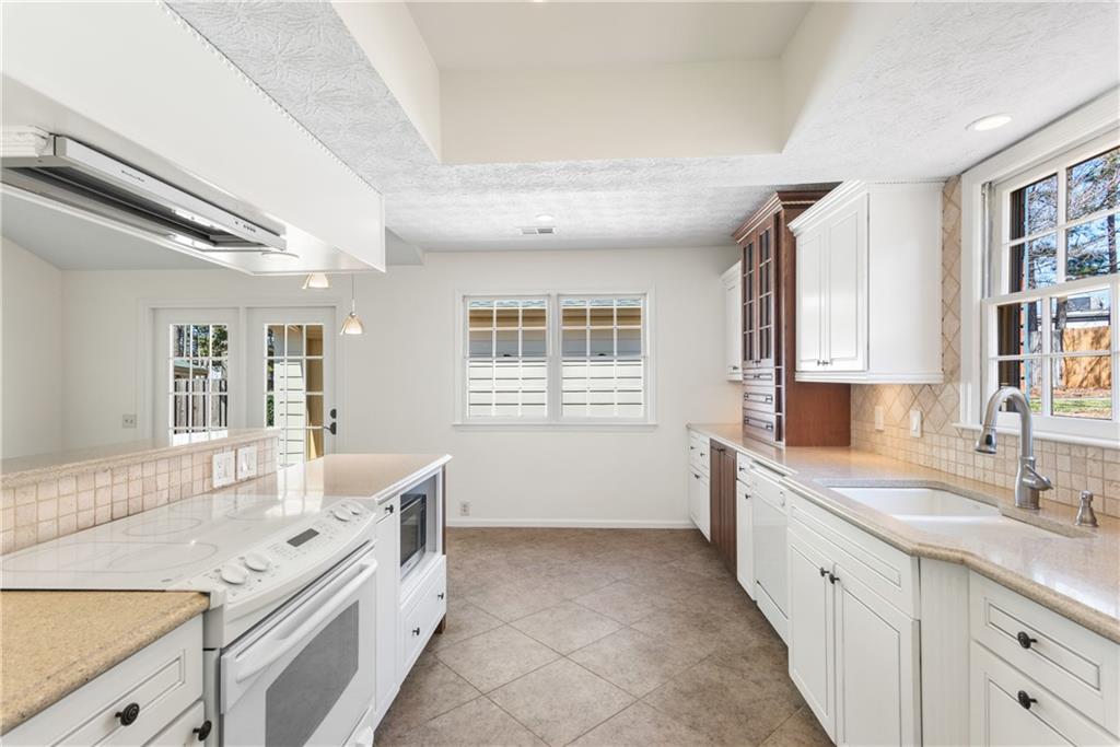 6421 Deerings Lane, Peachtree Corners, Georgia image 11