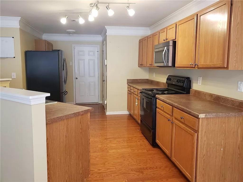 3050 Centerglen Lane