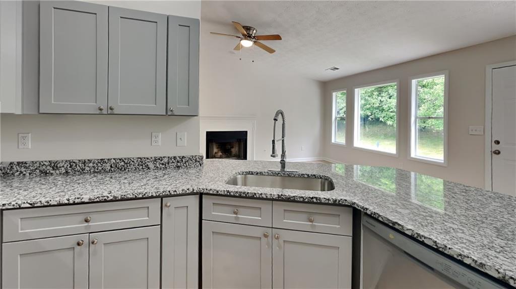 1229 Huntington Place Circle, Lithonia, Georgia image 4