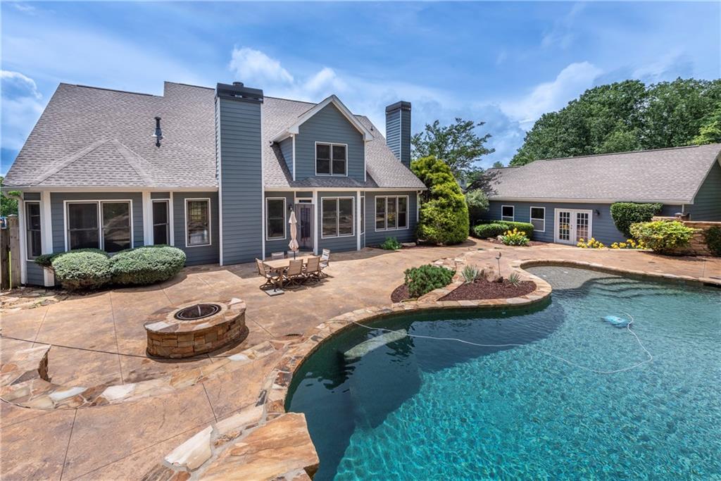 105 Stonewood Trail