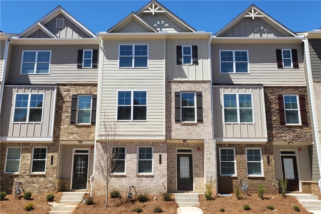 Stunning brick townhome for rent. Fabulously constructed 3 bedroom/3.5 townhome is close to Marietta Square! The kitchen includes granite countertops, stainless steel appliances, a huge kitchen island and a separate dining room, Hardwood floor throughout the whole main floor. Covered deck is the best place for friends and family outdoor gathering. In the Owner's suite you will find an enormous walk-in closet, dual vanities in the master bath and a spacious shower. Each bedroom has its own private bathroom. Great location! Extremely close to all the restaurants, supermarkets and plenty of entertainment. Easy access to I-75. Serious inquiries only!