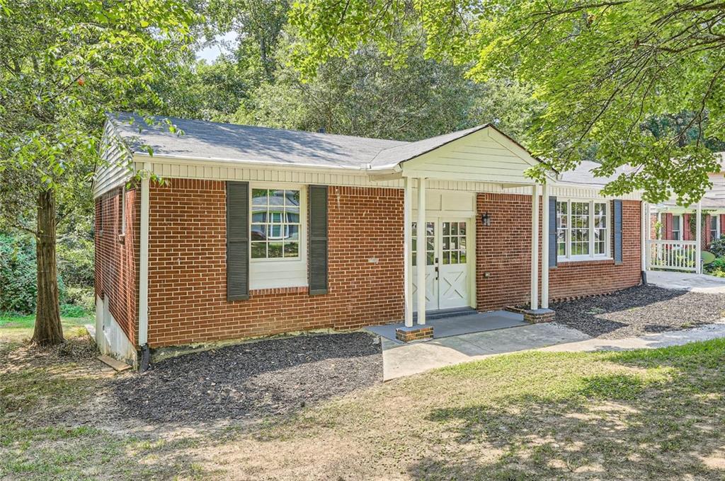 895 Kings Grant Drive NW