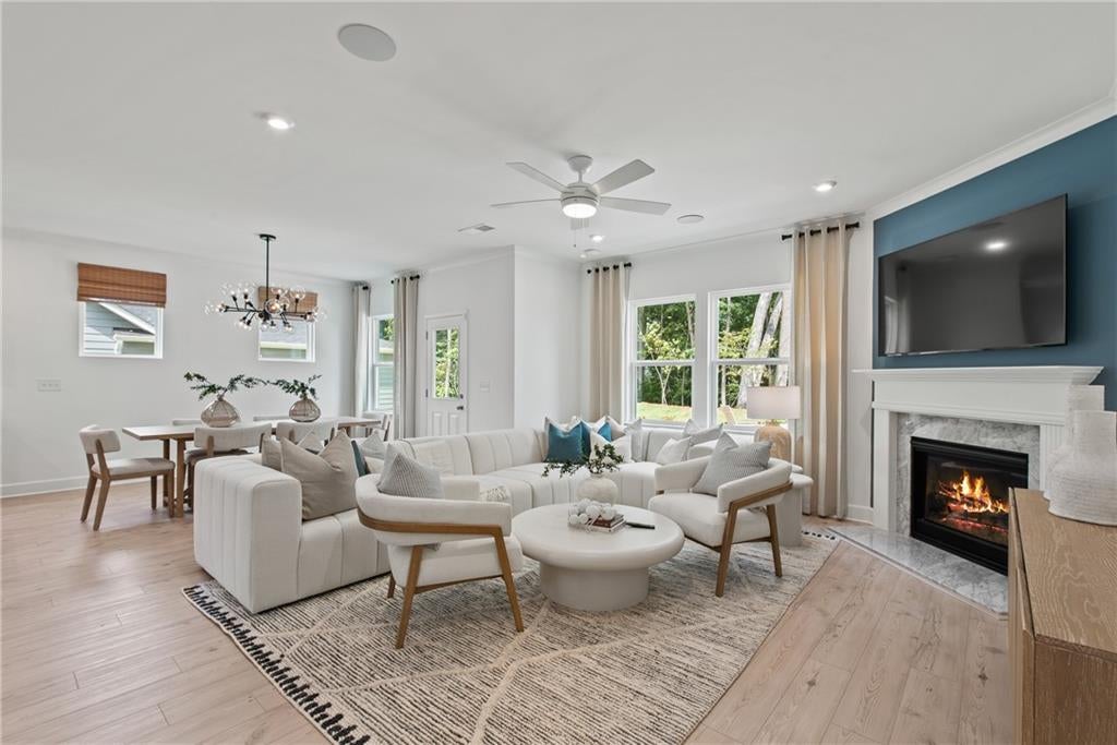 906 Hillwood Circle