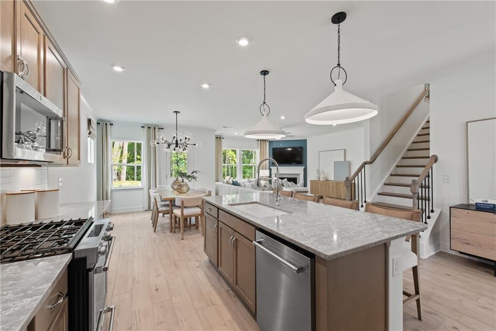 906 Hillwood Circle