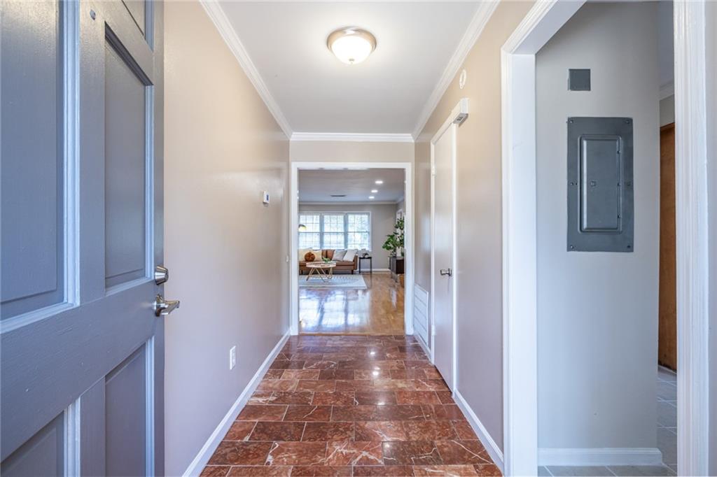 2404 Northlake Court NE