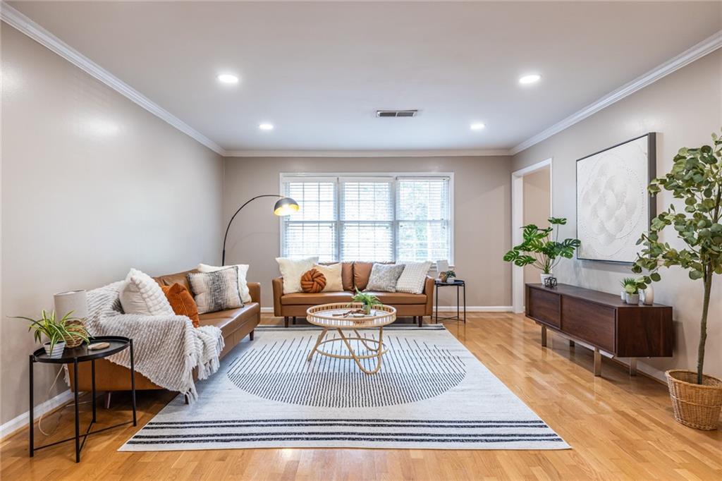 2404 Northlake Court NE