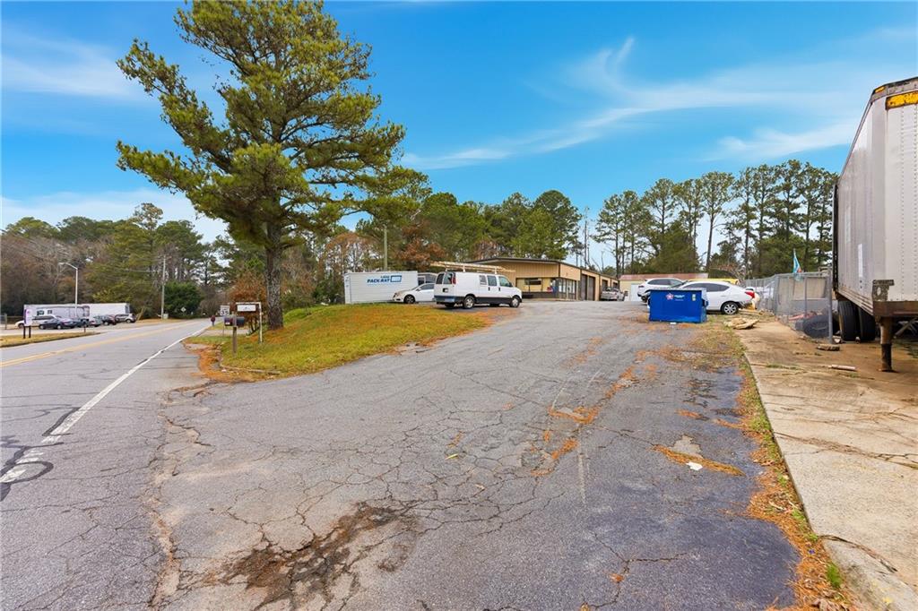 961 Shallowford Road NE