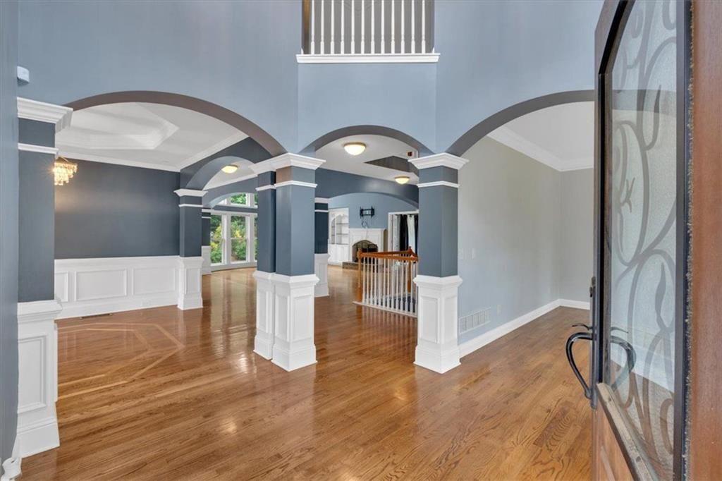212 Thorncliff Way