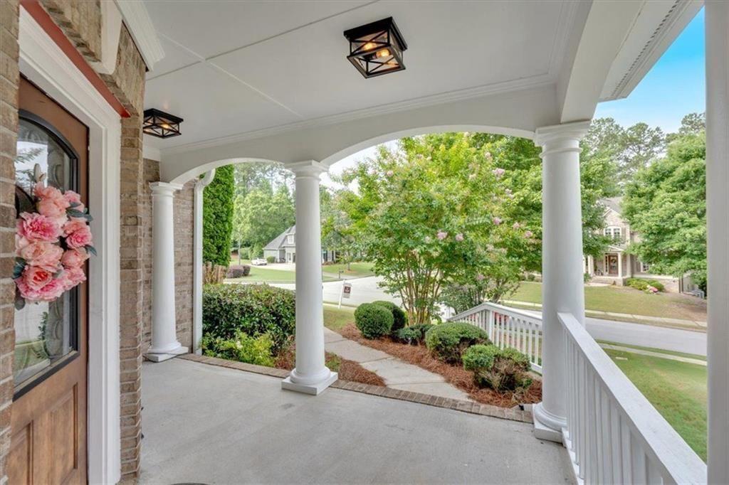 212 Thorncliff Way
