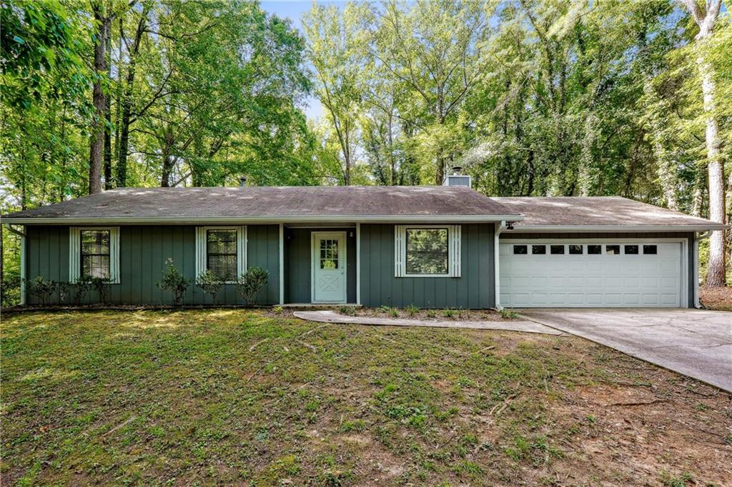 Ranch house close to Cogburn ES and Hopewell MS (walk to school). private yard, well maintained ranch house. ALL YARDCARE INCLUDED, professionally managed.