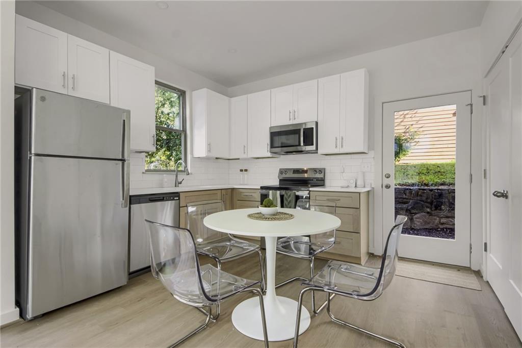 1070 Dill Avenue SW 201