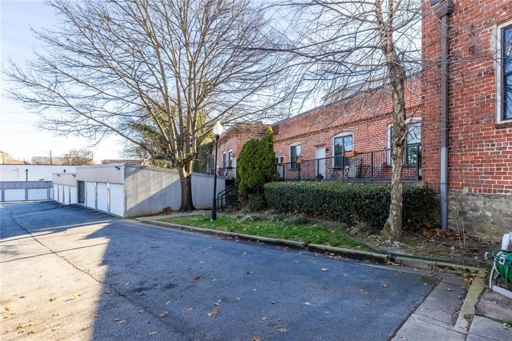 644 Wells Street SW 16