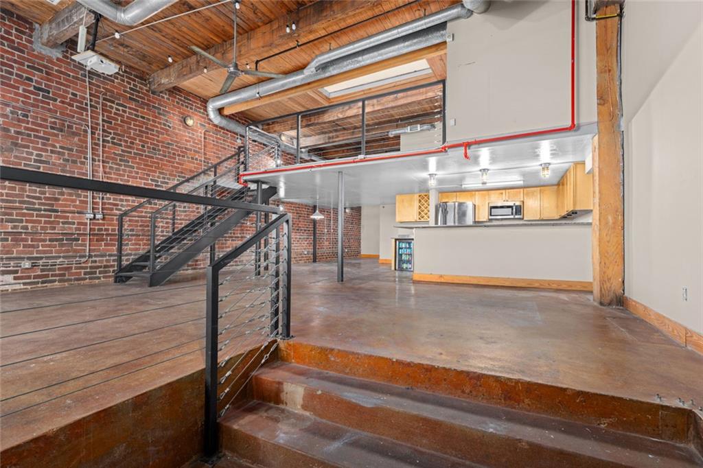 644 Wells Street SW 16