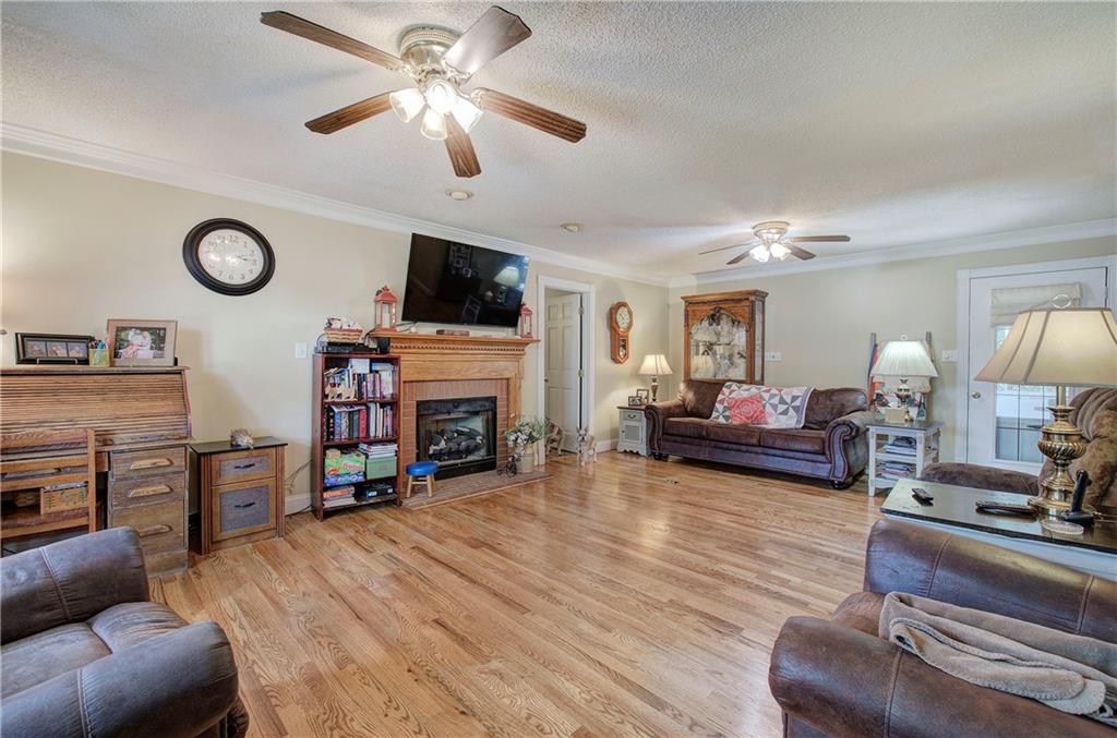 15 Moores Spring Road