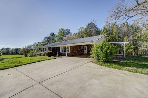 A home in Dawsonville