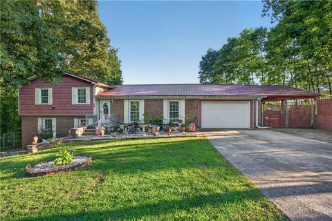 Homes For Sale - 160 Charlotte Boulevard<br/> Stockbridge, GA 30281