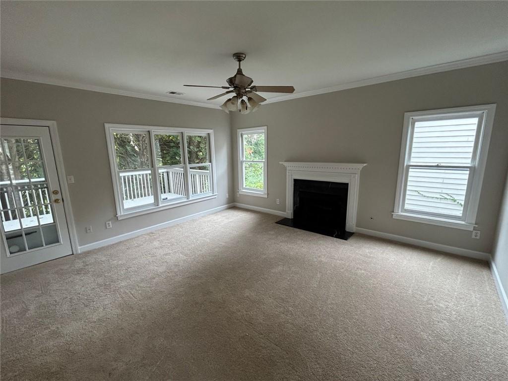 1463 Crescent Walk