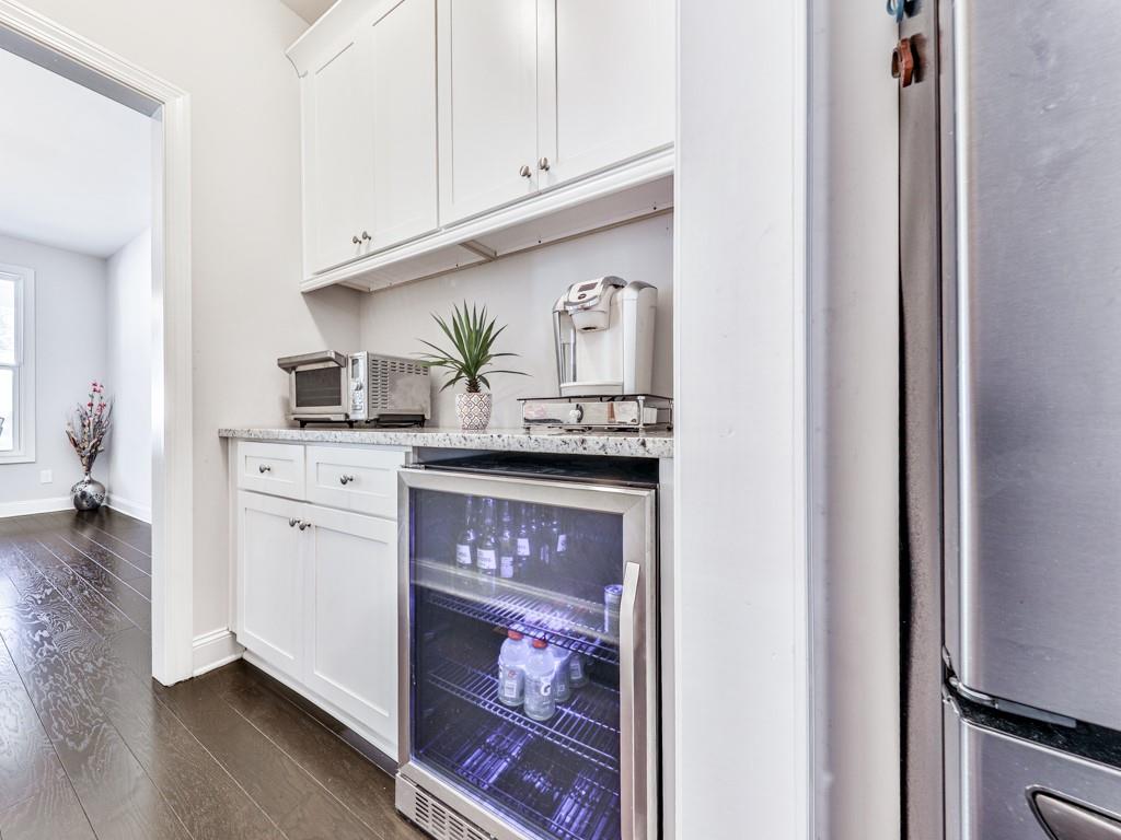 10 Weather View Trail SE