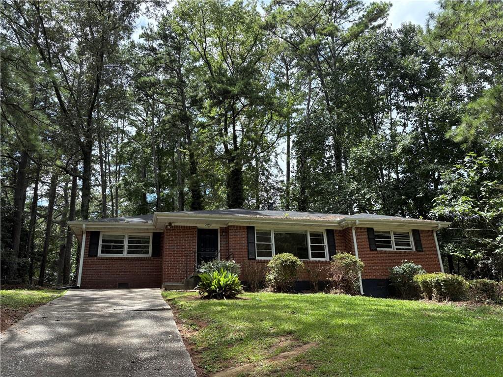 This charming 3-bedroom, 1.5 baths ranch is flooded with natural light and brimming with potential. Original hardwood floors flow throughout, adding timeless character to the home. The cozy layout offers endless possibilities for your personal touch. Situated just minutes from Hartsfield-Jackson Atlanta International Airport and vibrant downtown Atlanta, you’ll enjoy easy access to work, dining, shopping, and entertainment. Whether you’re a first-time buyer, investor, or looking for a renovation project, this property is a must-see. With its prime location, classic details, and unbeatable price, this East Point gem won’t last long. Needs TLC — bring your vision and make it your own!