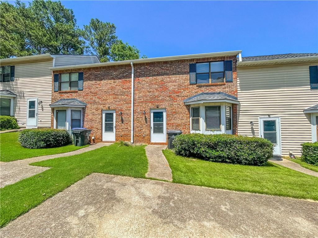 Charmingly updated 2 bed 2.5 bath townhouse with a cozy fireplace in the living room. Granite countertops in kitchen and baths, stainless steel appliances with ceiling fans, and newer flooring throughout. Has a fenced-off backyard for privacy with a deck, storage room, and dedicated parking. Conveniently located near GA 400, Great schools: Hembree Springs Elementary, Elkins Point Middle, Milton High School, and shops. Hurry before it is gone!
In-unit washer/dryer
This property is eligible for deposit alternative coverage in lieu of a security deposit. Eligibility requirements apply. For details and enrollment, please contact our leasing team and enjoy a deposit-free renting experience!
Specialized Property Management residents are enrolled in the Resident Benefits Package (RBP) for $42.00/month which includes tenant legal liability insurance, HVAC air filter delivery (for applicable properties), credit reporting, renter rewards program, and much more!