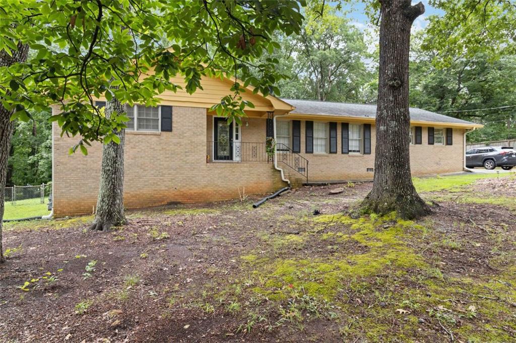 574 HORSESHOE Circle SW
