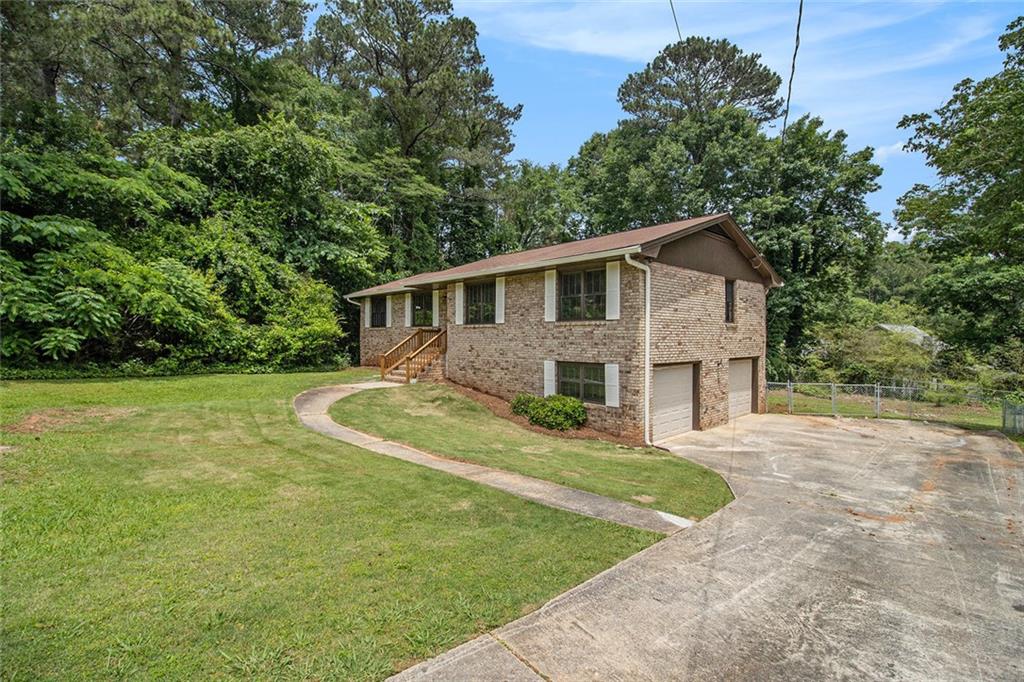 530 Village Green Court, Lilburn, Georgia image 4