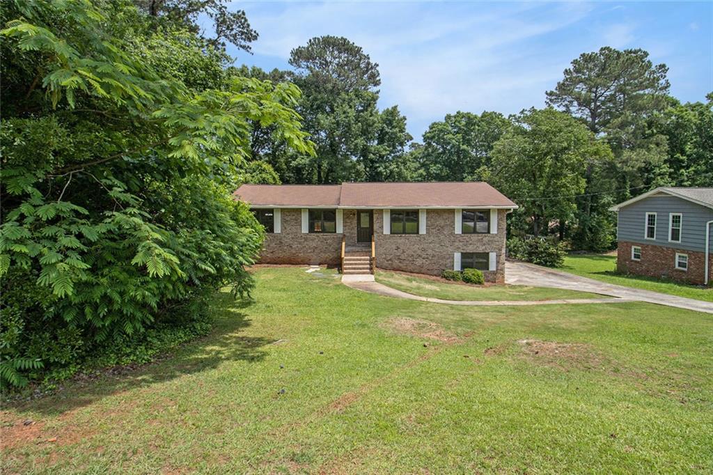 530 Village Green Court, Lilburn, Georgia image 2