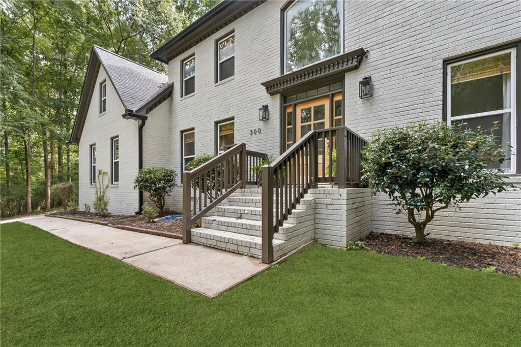 300 Creekview Trail